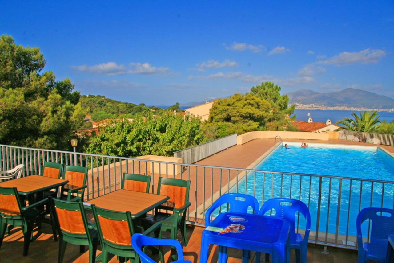 De 2 A A 800 M De La Avec Piscine Partagee Et Balcon Amenage Porticcio (Corsica)